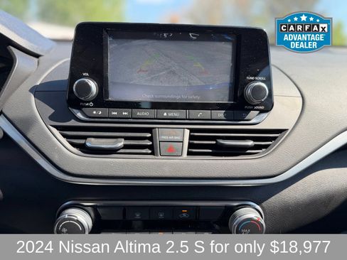 Used 2024 Nissan Altima 2.5 S FWD image 17