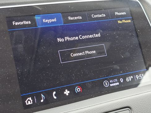 Used 2022 Cadillac XT4 Luxury w/ Cold Weather Package image 4