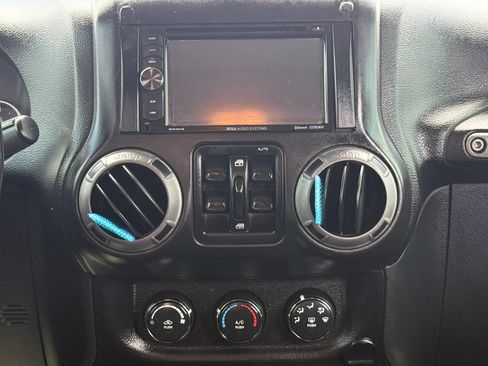 Used 2015 Jeep Wrangler Unlimited Sport w/ Quick Order Package 24S AWD/4WD image 24
