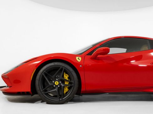 Used 2022 Ferrari F8 Tributo image 16