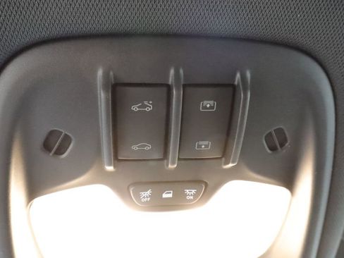 Used 2023 Chevrolet TrailBlazer RS w/ Sun and Liftgate Package AWD/4WD image 37