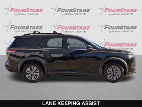 New 2025 Nissan Pathfinder SV w/ SV Premium Package image 3