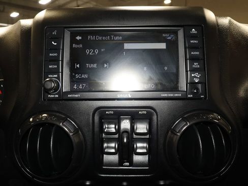 Used 2017 Jeep Wrangler Unlimited Rubicon image 12