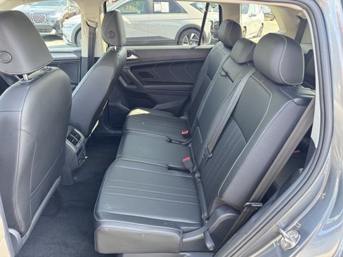Used 2023 Volkswagen Tiguan SE w/ Panoramic Sunroof Package FWD image 34