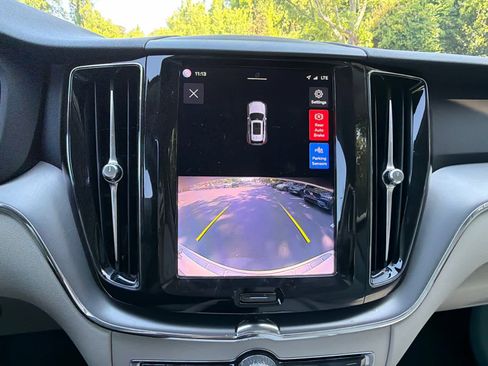 Used 2023 Volvo XC60 B5 Core w/ Climate Package image 32