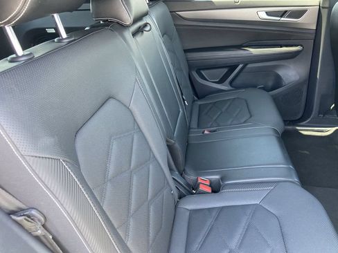 Used 2025 Volkswagen Atlas Cross Sport SE FWD image 22