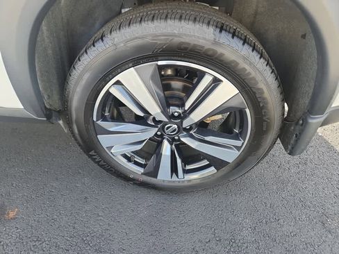 Used 2021 Nissan Rogue Platinum image 11