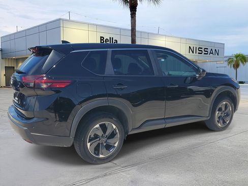 Certified 2025 Nissan Rogue SV FWD image 9
