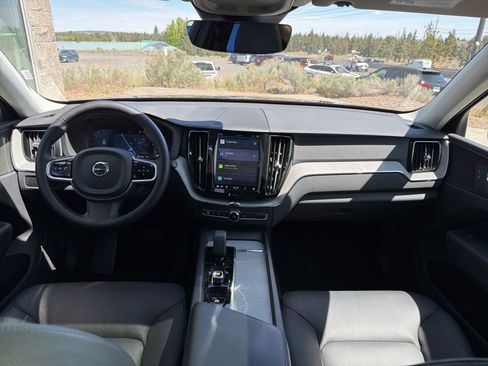 Used 2025 Volvo XC60 B5 Plus AWD/4WD image 10