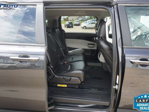 Used 2023 Kia Carnival EX FWD image 23