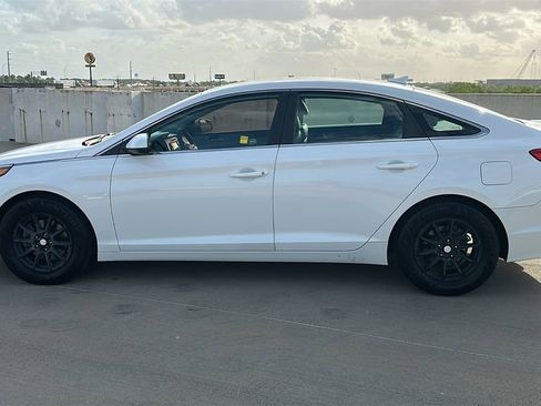 Used 2015 Hyundai Sonata SE w/ Option Group 02 image 8