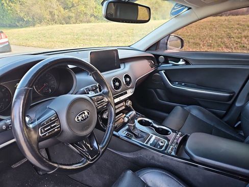 Used 2018 Kia Stinger Premium image 9