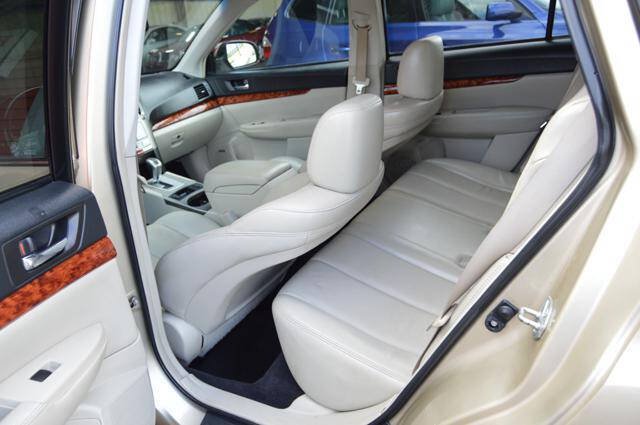 Used 2010 Subaru Outback 2.5i Limited AWD/4WD image 46