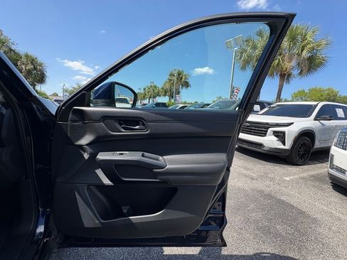 Used 2024 Nissan Pathfinder SV AWD/4WD image 29