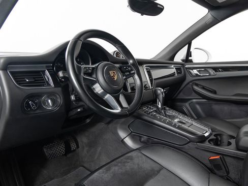 Used 2018 Porsche Macan AWD/4WD image 14