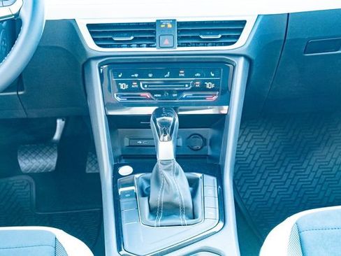 New 2026 Volkswagen Taos SE FWD image 34