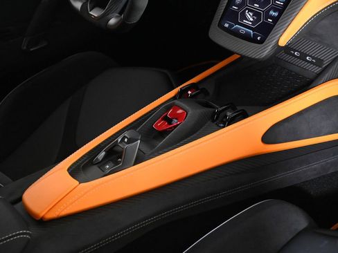 Used 2025 Lamborghini Revuelto AWD/4WD image 30