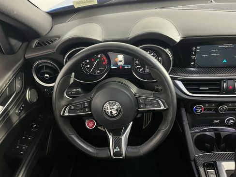 Used 2023 Alfa Romeo Stelvio Quadrifoglio image 15