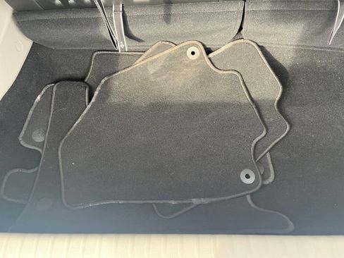 Used 2024 Chrysler Voyager LX image 28