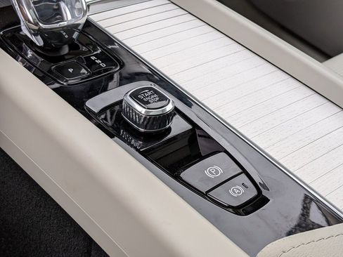 New 2026 Volvo XC60 B5 Ultra w/ Protection Package Premier image 20