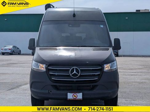 Used 2019 Mercedes-Benz Sprinter 2500 image 2