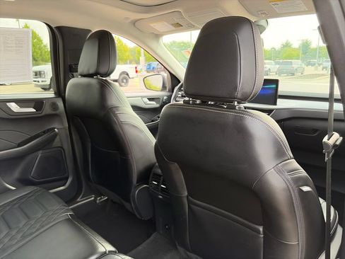 Used 2024 Ford Escape Platinum w/ Premium Technology Package AWD/4WD image 32