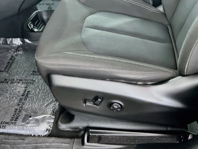 Used 2024 Chrysler Pacifica Touring FWD image 13