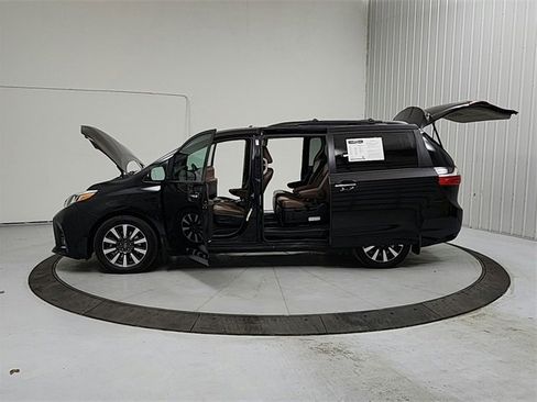 Used 2020 Toyota Sienna Limited Premium image 12