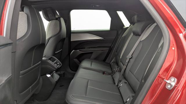 Used 2024 Cadillac Lyriq Tech RWD image 17