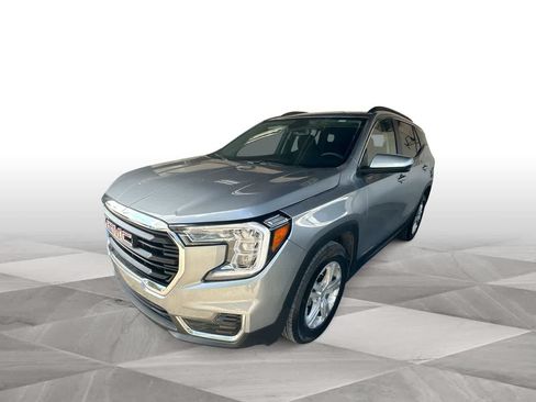 Used 2024 GMC Terrain SLE w/ Driver Convenience Package FWD image 4