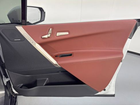 Used 2024 BMW iX xDrive50 w/ Premium Package image 49