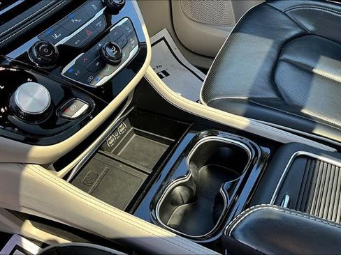 Used 2023 Chrysler Pacifica Limited image 19