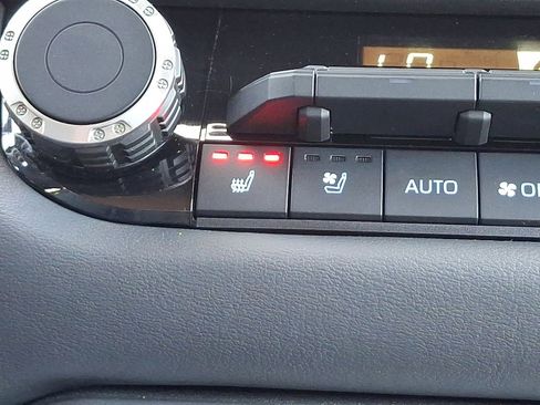 Used 2024 Toyota Sequoia Platinum AWD/4WD image 19