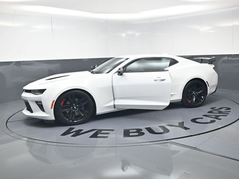 Used 2018 Chevrolet Camaro SS w/ Redline Edition RWD image 21