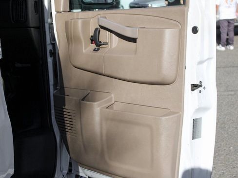 Used 2016 Chevrolet Express 2500 RWD image 29