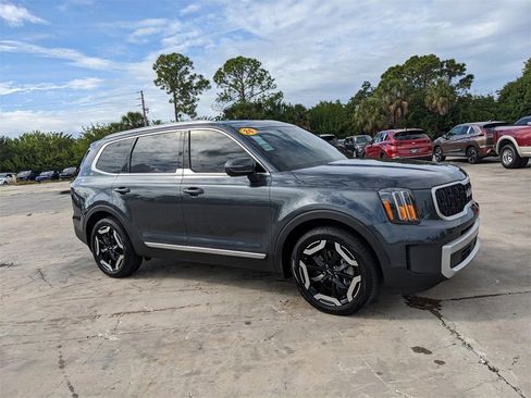 Certified 2024 Kia Telluride EX image 2