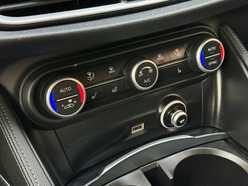 Used 2022 Alfa Romeo Stelvio Sprint image 18