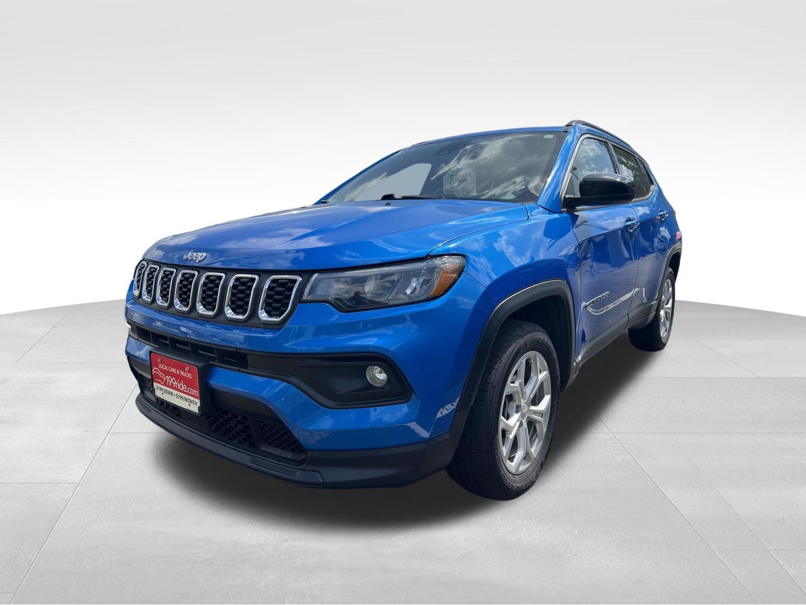 Used 2024 Jeep Compass Latitude AWD/4WD image 1