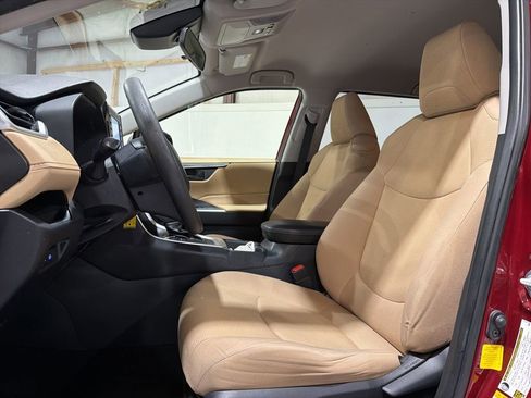 Used 2019 Toyota RAV4 LE image 21