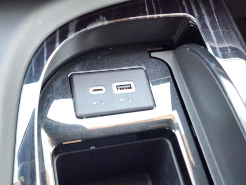 Certified 2023 Cadillac Escalade ESV V AWD/4WD image 19