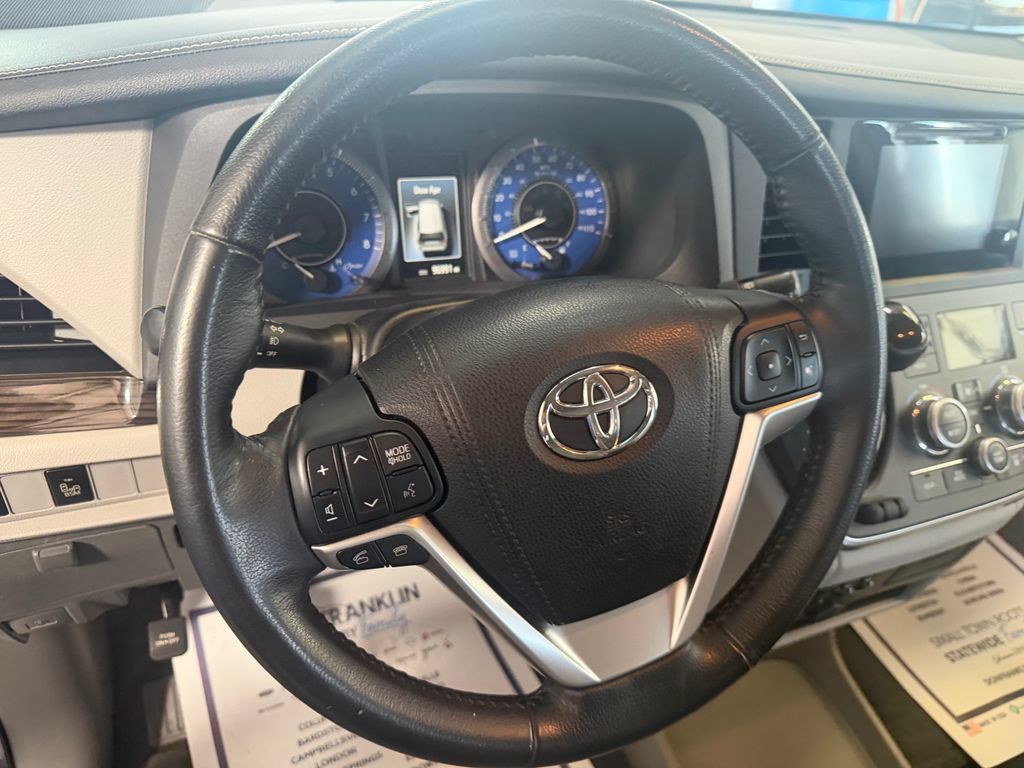 Used 2015 Toyota Sienna XLE AWD/4WD image 12