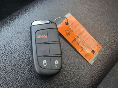 Used 2019 Jeep Compass Latitude FWD image 27