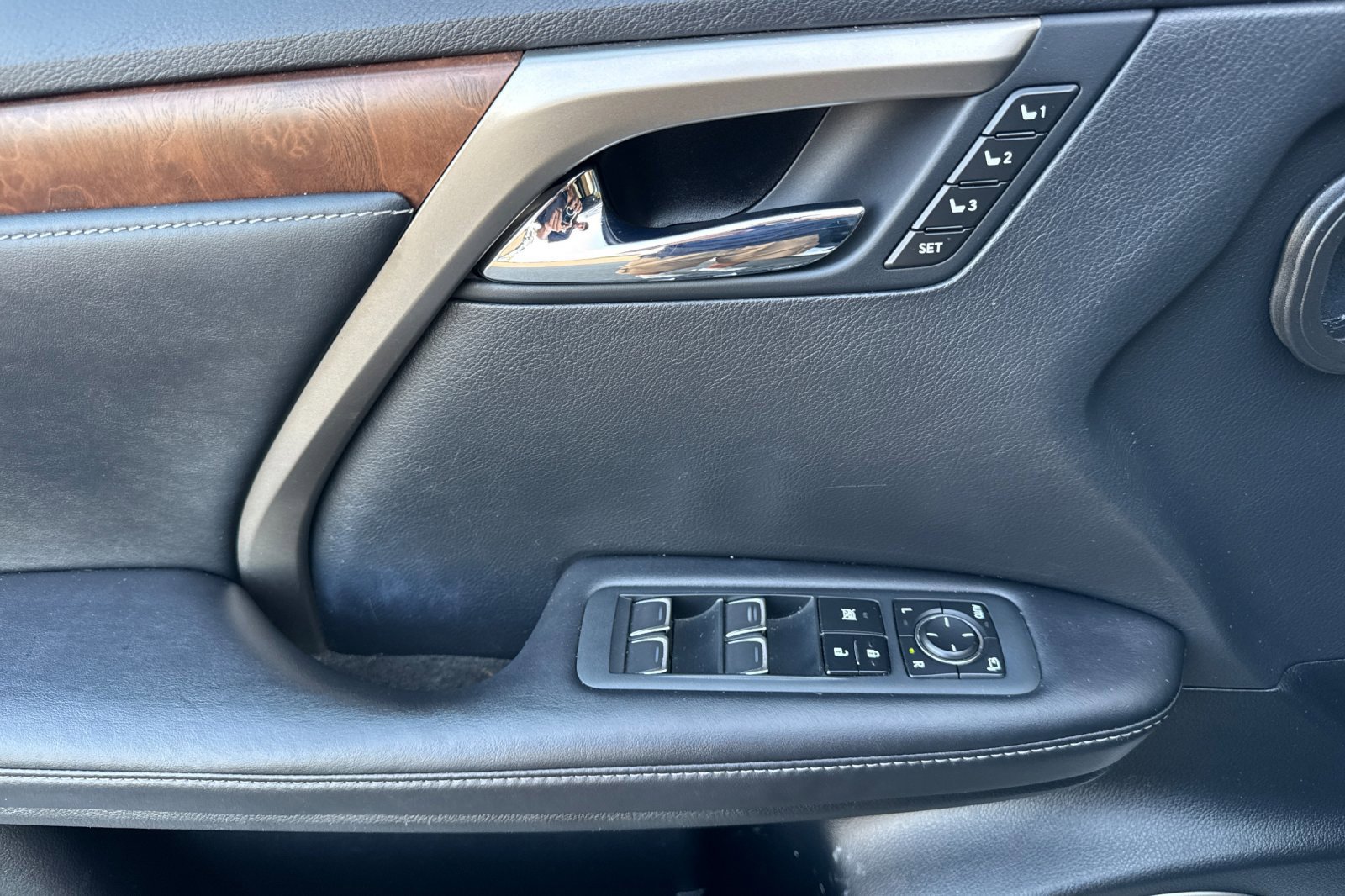 Used 2022 Lexus RX 350L FWD w/ Premium Package image 11