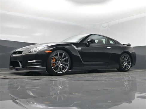Used 2012 Nissan GT-R Premium image 55