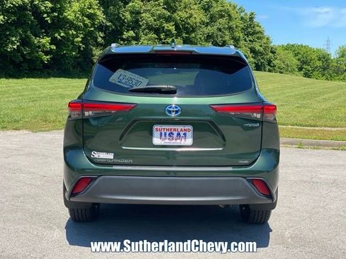 Used 2023 Toyota Highlander XLE AWD/4WD image 6
