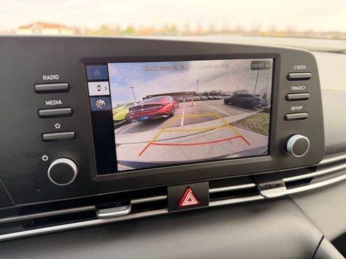 Used 2025 Hyundai Elantra SE FWD image 19