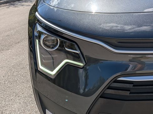 Used 2024 Kia Niro EX image 10