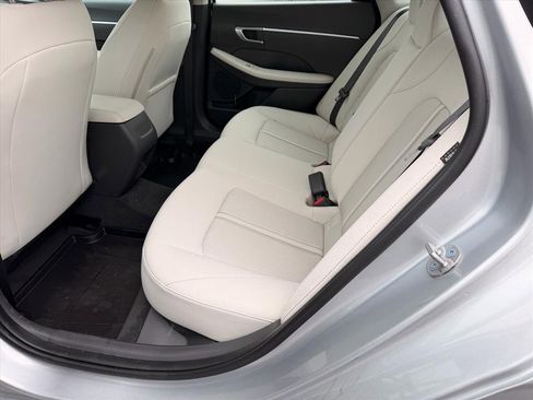 Used 2025 Hyundai Sonata SE image 8