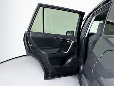 Used 2020 Toyota RAV4 LE FWD image 25