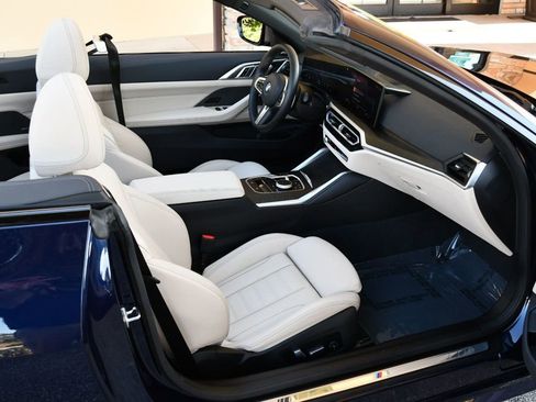 Used 2024 BMW M440i Convertible w/ Premium Package image 18